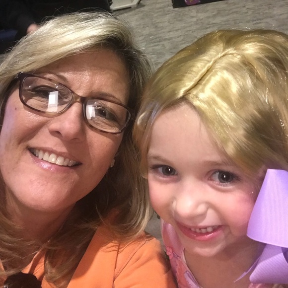 Meet your Posher, Lorraine - Picture 1 of 1